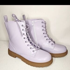 So Reindeer Lavender Combat Boots 7.5 Lace Up Side Zip Hiking Dressy NEW Trendy